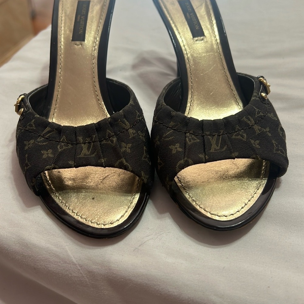 Louis Vuitton Women's Black Sandals - Picture 4 of 9